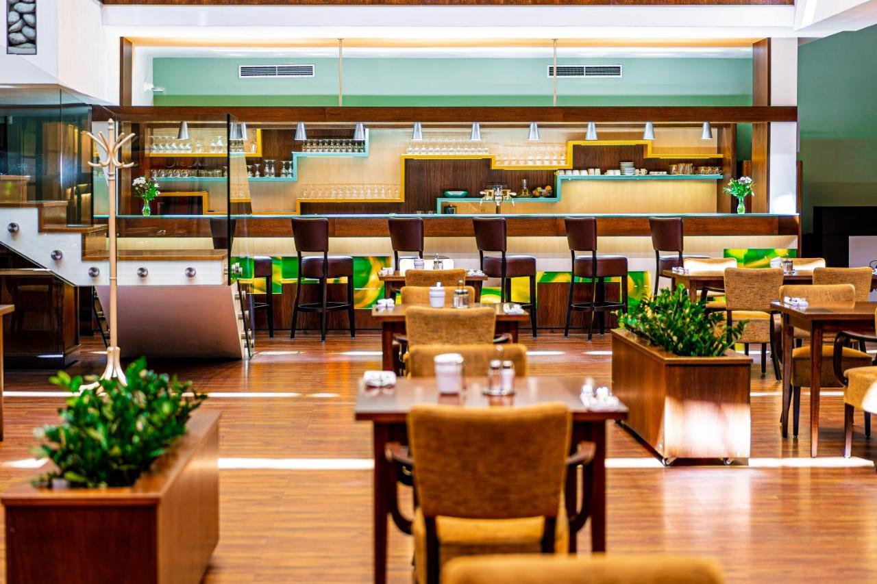 Hotel Baltaci Atrium Zlín Exteriör bild