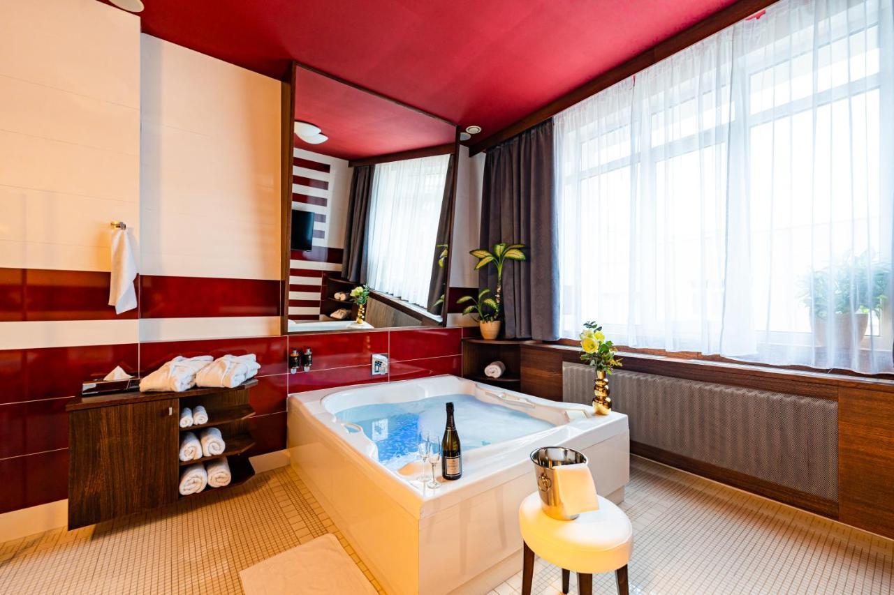 Hotel Baltaci Atrium Zlín Exteriör bild