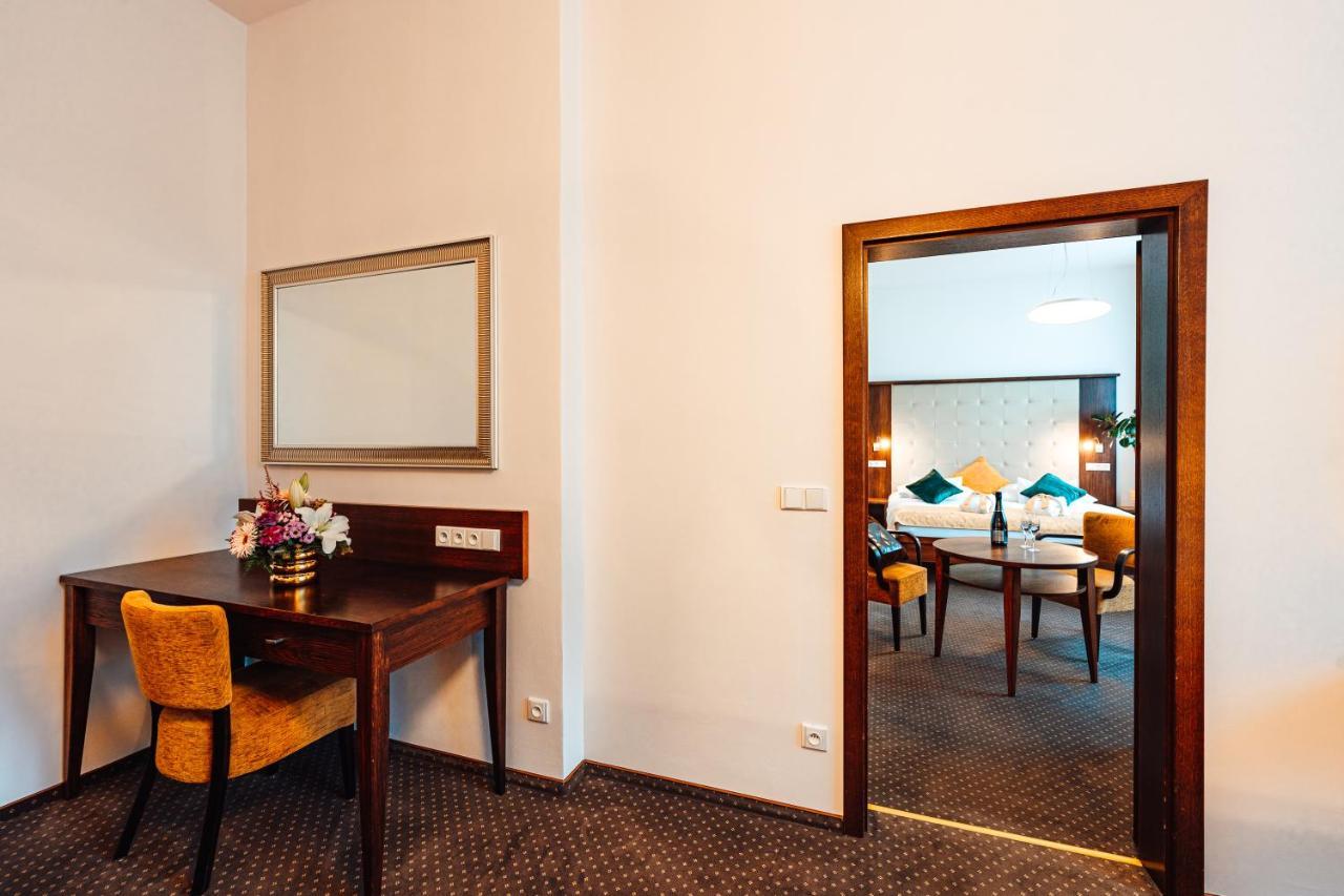 Hotel Baltaci Atrium Zlín Exteriör bild
