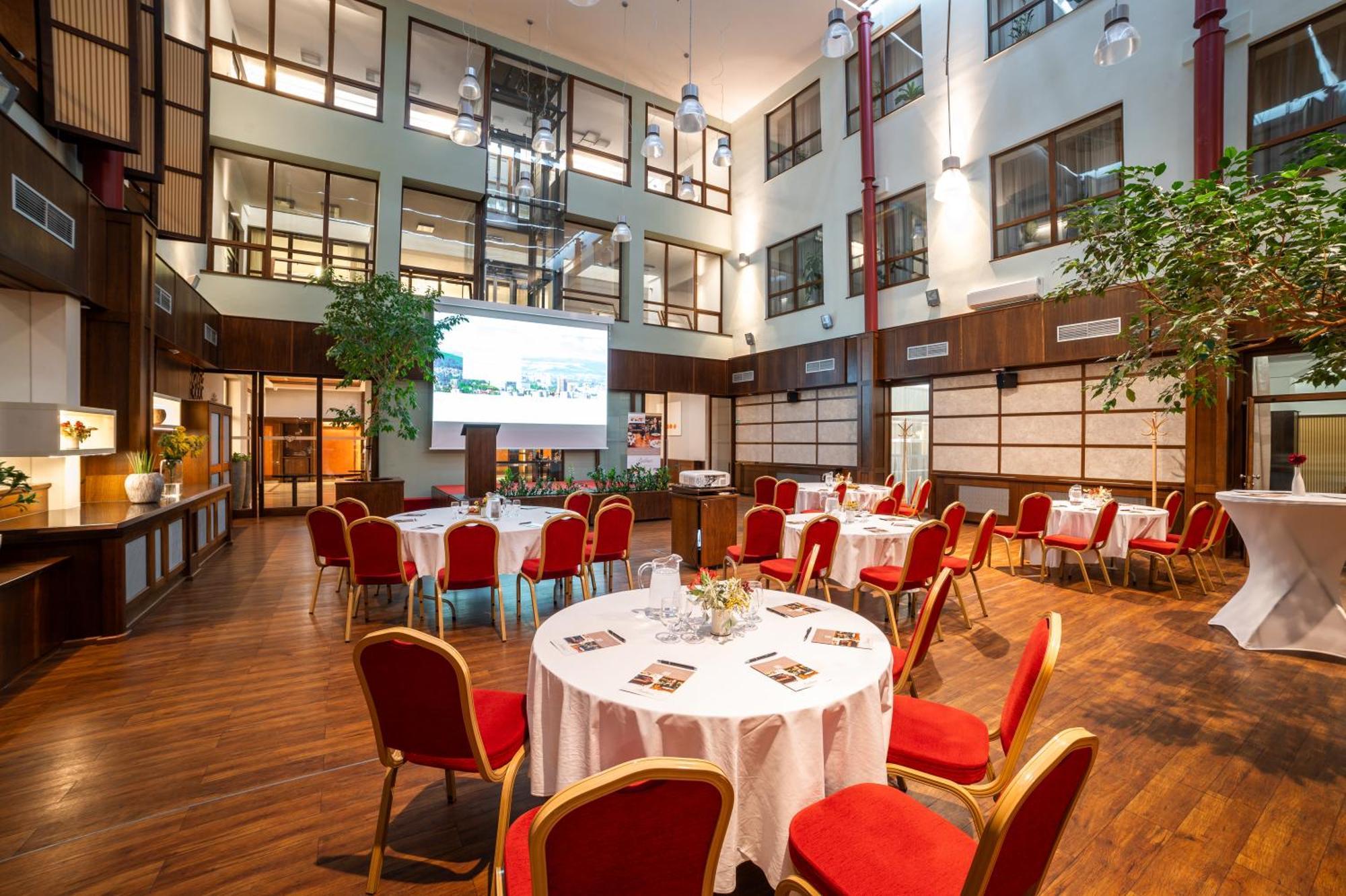 Hotel Baltaci Atrium Zlín Exteriör bild