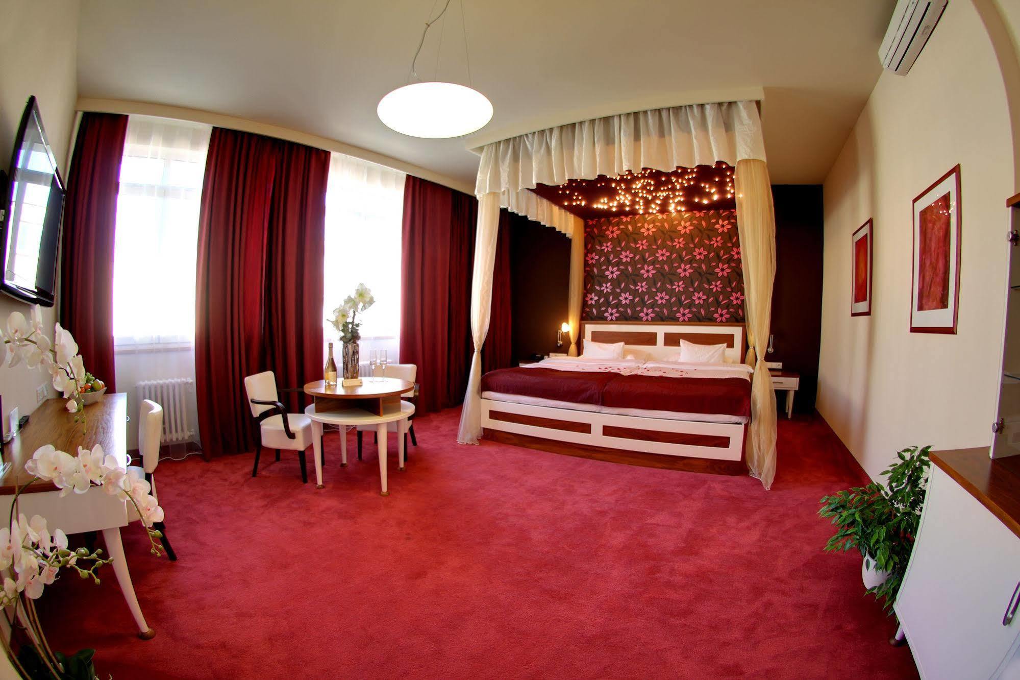 Hotel Baltaci Atrium Zlín Exteriör bild
